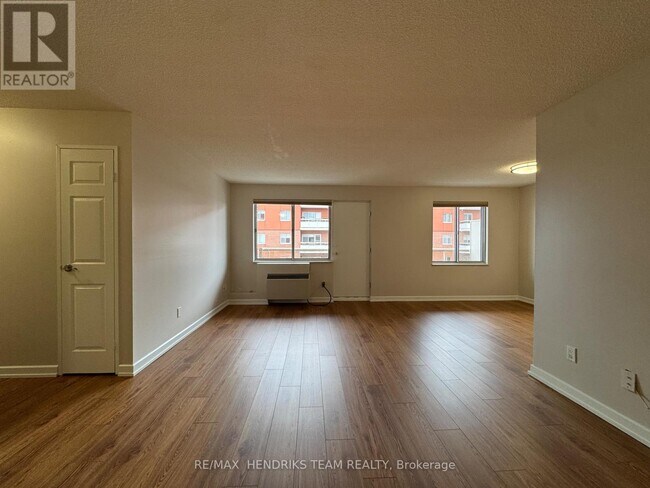 Building Photo - 610 Lake St