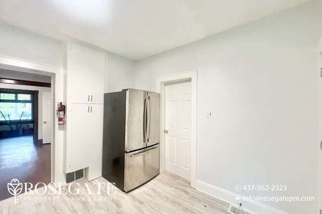 Building Photo - Spacious 1-Bedroom + Den Apartment in Cent...