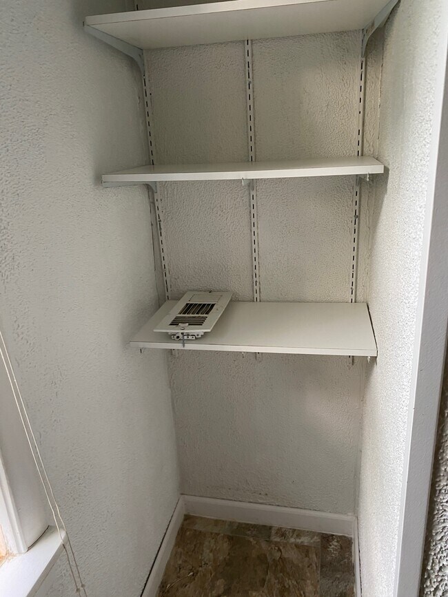 Foto del edificio - 1317 N Kinser Pike