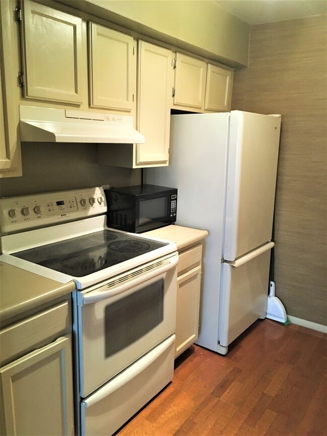 Building Photo - Cozy Condo in Denver