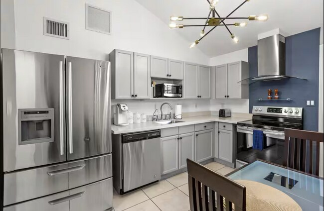 Foto del edificio - 6309 E Ludlow Dr