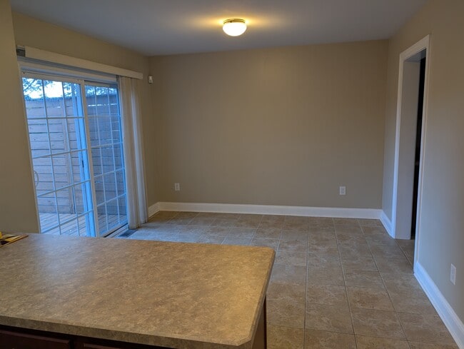 Building Photo - 437 Paxson Ave