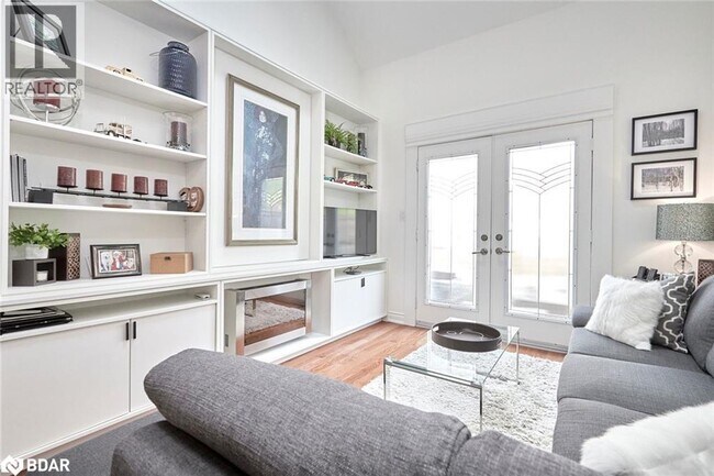 Building Photo - 125 Huronia Rd