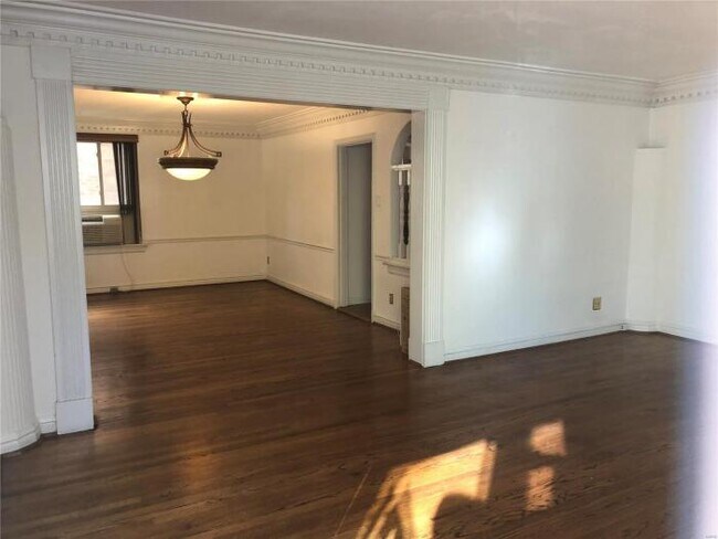 Building Photo - 2 bedroom in St Louis MO 63105