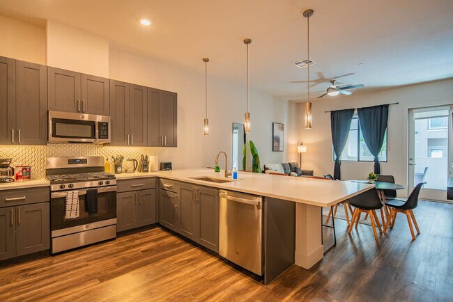 Foto del edificio - 15501 N Dial Blvd