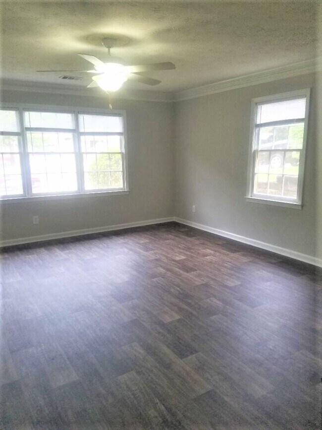 Foto del edificio - 1645 Pinedale Cir NW