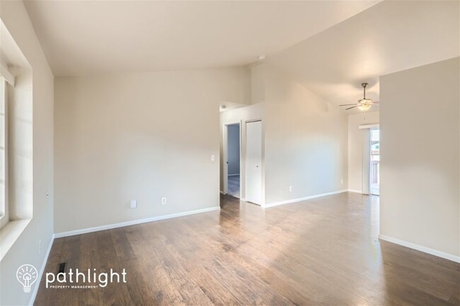 Building Photo - 4318 Sunridge Dr