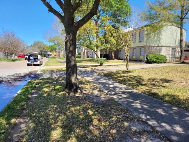 Building Photo - 5510 Deep Forest Dr