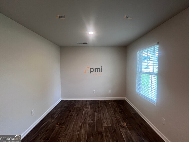 Building Photo - 106 Sarah Ln