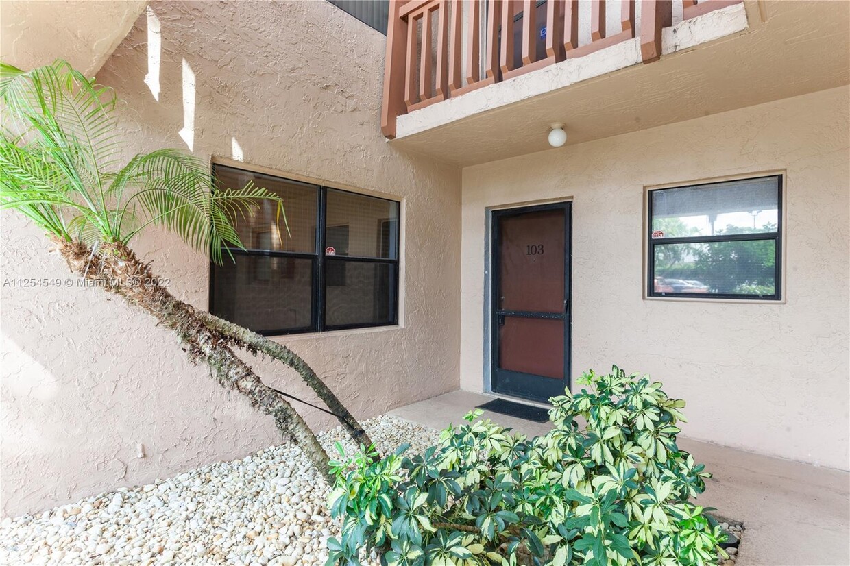 Primary Photo - 1021 Mockingbird Ln