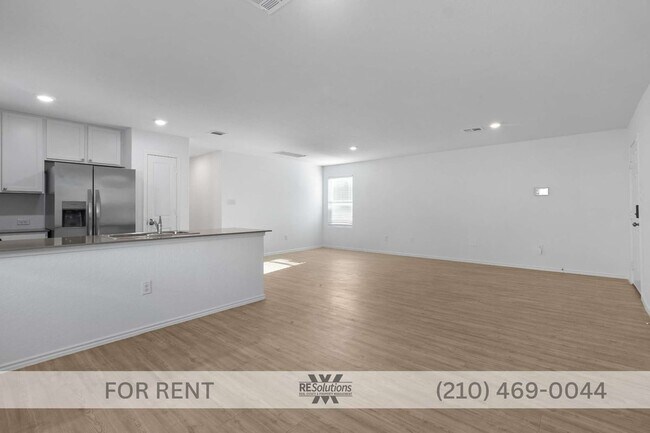 Foto del edificio - 2024-built 4-bedroom home under $1,600 near Culebra, Government Canyon, SeaWorld, Northwest Vista...