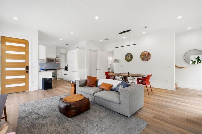 Building Photo - 5507 Manor Rd