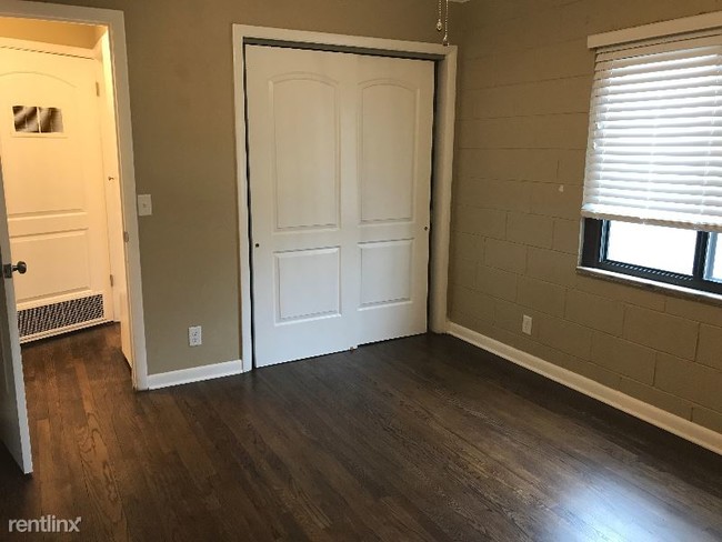 Building Photo - 1 br, 1 bath Apartment - 1367A Oakland Ave