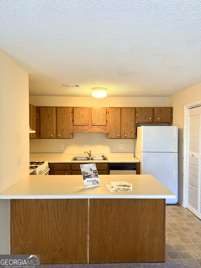 Foto del edificio - 1600 Oakpoint Dr SW