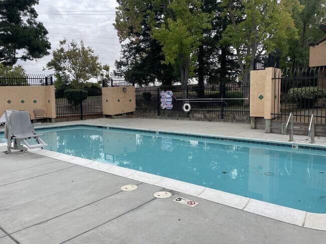 Foto del edificio - 2259 Renwick Ln