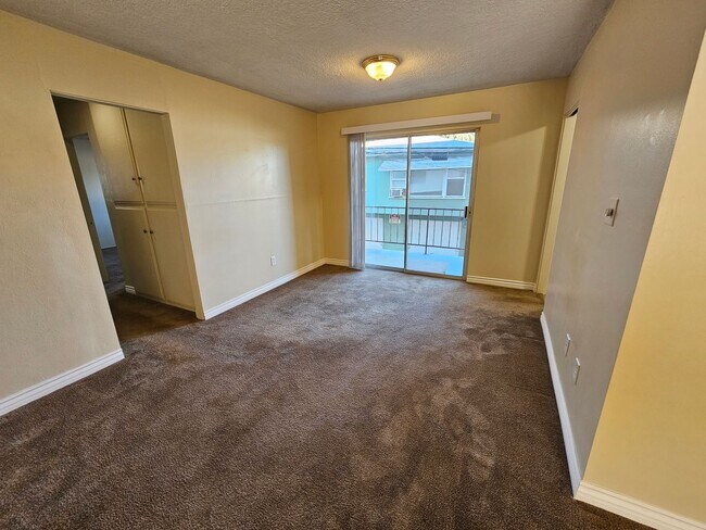 Foto del edificio - Great 2 Bedroom/2 Bath Condo in Alamitos B...