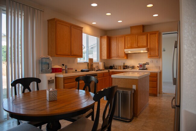 Building Photo - 6201 Ravenna Way