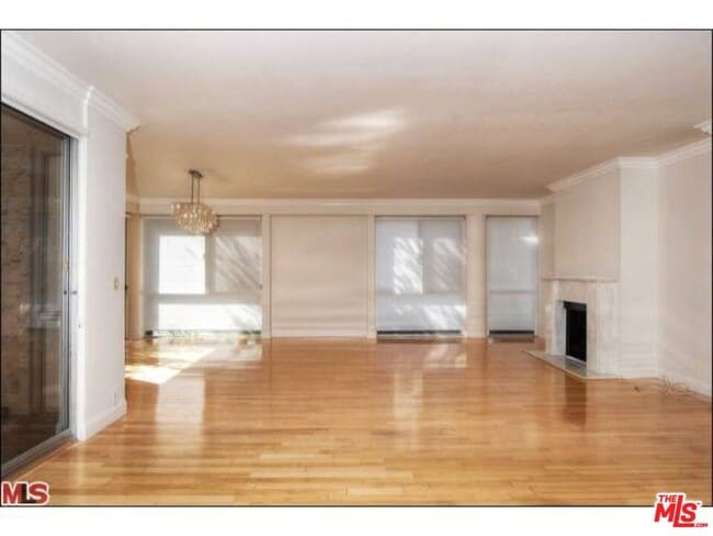 Building Photo - 318 N Maple Dr
