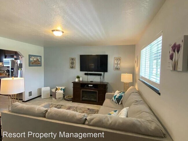 Building Photo - 3 br, 1.5 bath House - 1639 Zoey Crt