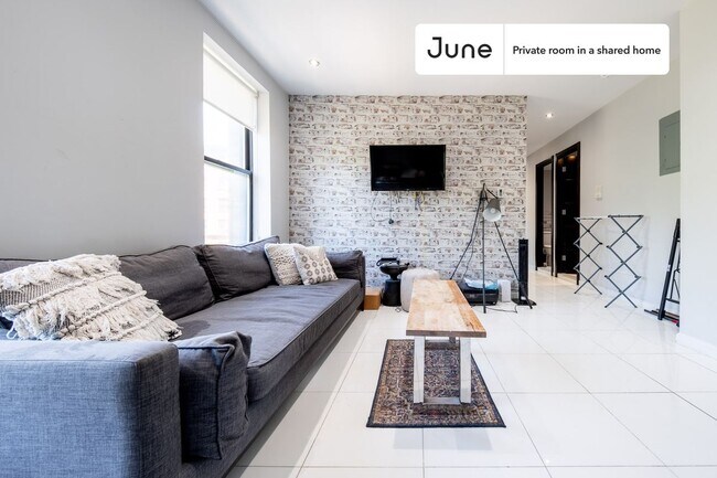 Building Photo - Room in Shared 3 bed/2 bath home