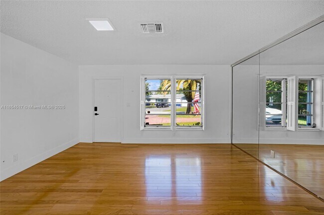 Foto del edificio - 2020 NW 33rd Ct