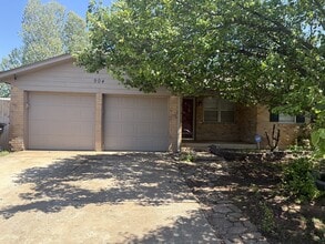 Building Photo - 904 S Avery Dr