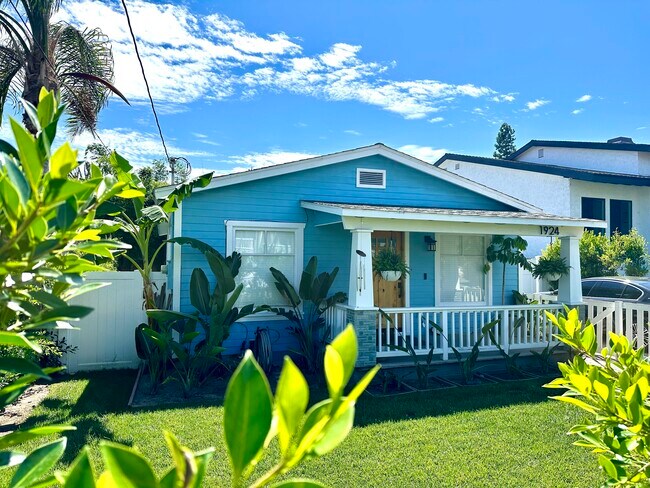 front yard - 1924 Robinson St