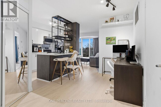 Photo du bâtiment - 801 Sheppard Ave W