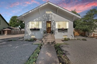 Building Photo - 825 N 7th St