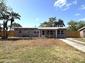 Building Photo - 2307 King Richard Rd