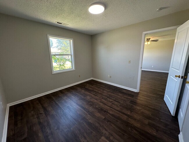 Building Photo - 1617 Campbell Dr