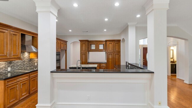 Building Photo - 14918 Plantation Oak Dr