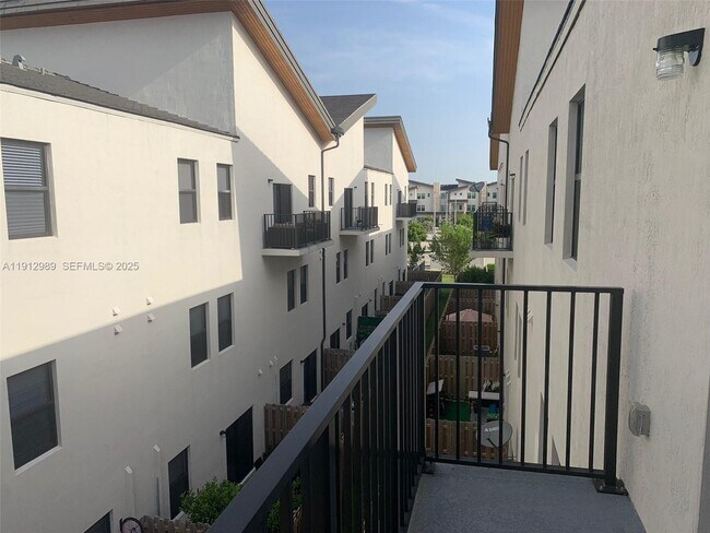 Foto del edificio - 10443 NW 82nd St