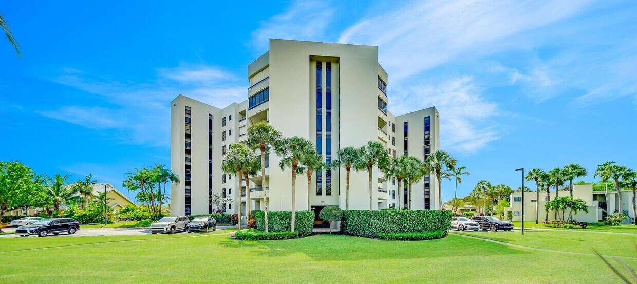 Foto principal - 6372 La Costa Dr