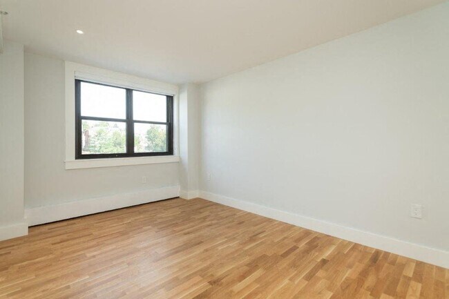 Interior Photo - 1410 Columbia