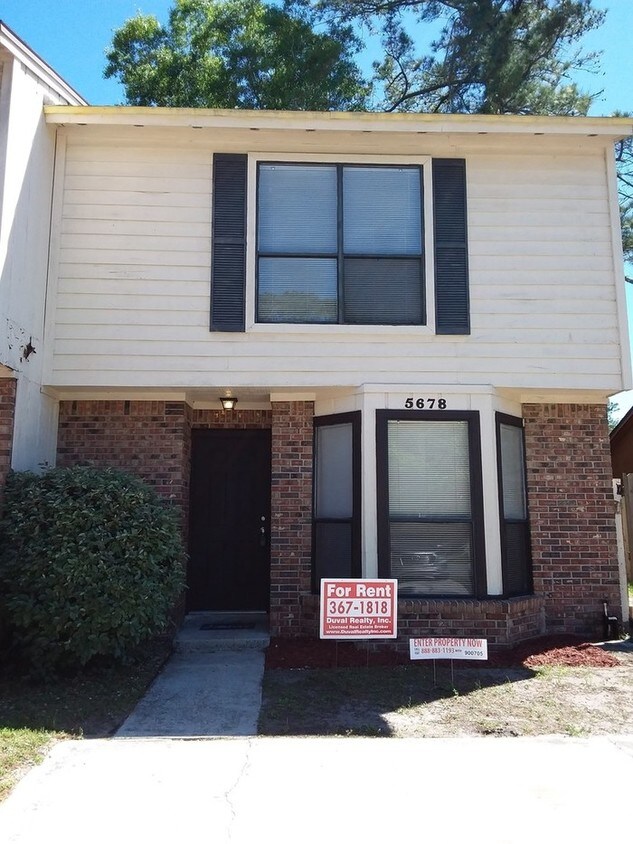 Primary Photo - 2/2.5 Townhouse off Timuquana Avenue