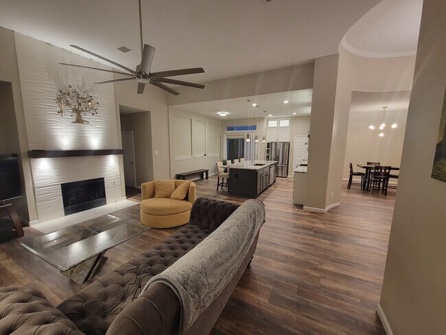 Foto del edificio - 5640 Hidden Creek Ln