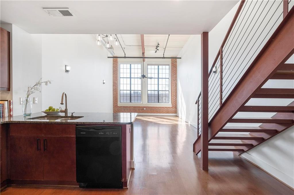 Primary Photo - 1261 Caroline St NE