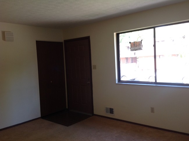 Living Room closet and entrance - 170 Glenn St