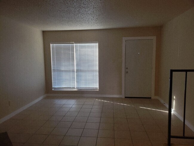 Living Room - 641 Carriagehouse Ln