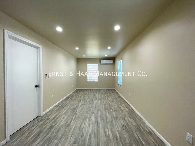 Building Photo - 15134 S Frailey Ave