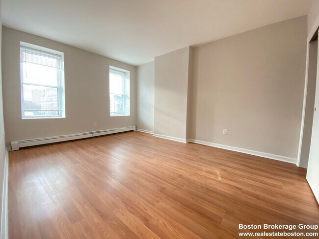 Foto del edificio - Spacious 3 bedroom