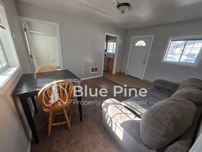 Foto del edificio - 340 N Water St