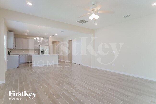 Foto del edificio - 332 Stone Arbor Ln