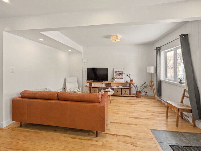 Building Photo - 159 Rue Murray