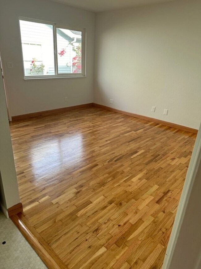 Building Photo - 615 Gilroy Dr