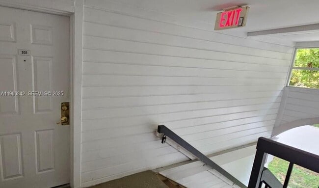 Foto del edificio - 18965 NW 62nd Ave