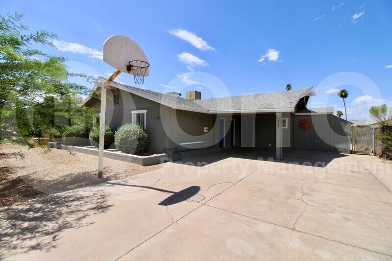 Primary Photo - 334 West Riviera Drive