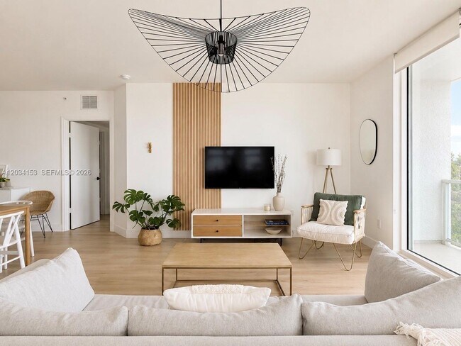 Foto del edificio - 15051 Royal Oaks Ln
