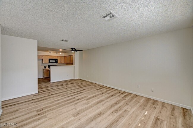 Foto del edificio - 2040 Willowbury Dr